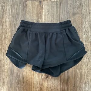 Lululemon Hotty Hot Size 4 short 2.5
